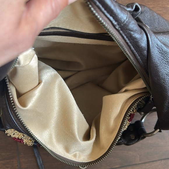 Beautiful embroidered hobo bag - Picture 7 of 10